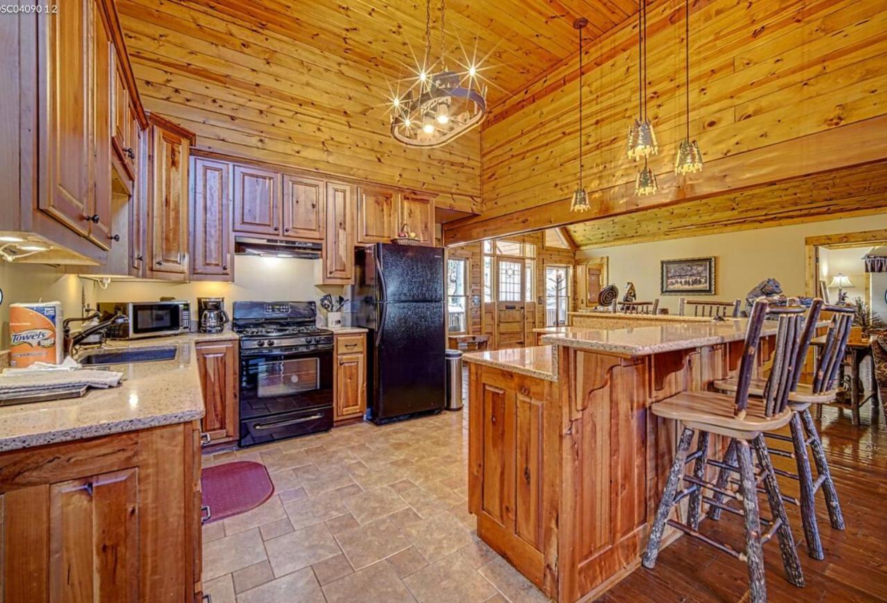 Cozy Creekfront Family Cabin-Pet Friendly -Gamerm-Hot Tub Hiawassee Zewnętrze zdjęcie